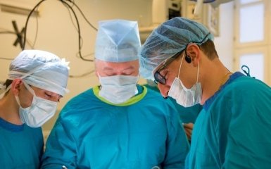 Кількість хворих на коронавірус в Україні третій день поспіль б'є антирекорд