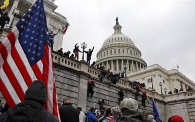 Капитолий штурмовали минимум 300 человек. Говорят, что их подстрекал Трамп