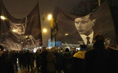 В Киеве собрался марш в честь Бандеры: опубликовано видео