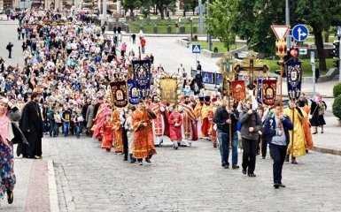 Нет ли там переодетого Стрелкова: соцсети продолжают обсуждать крестный ход