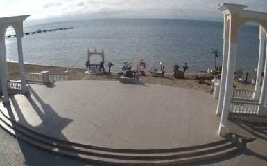 Третий сезон ожидания сезона: появились фото пустых пляжей Крыма