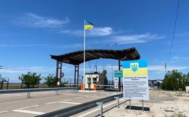 Запрацювали пункти пропуску з окупованим Кримом - що важливо знати