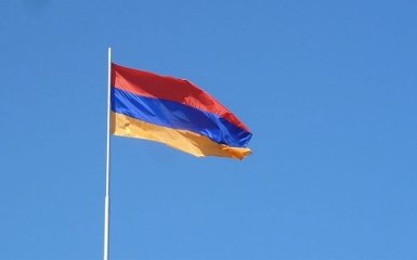 Армения призывает Россию прекратить продажу оружия Азербайджану