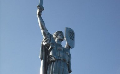 Держінспекція дозволила замінити герб на щиті монумента "Батьківщина-Мати"