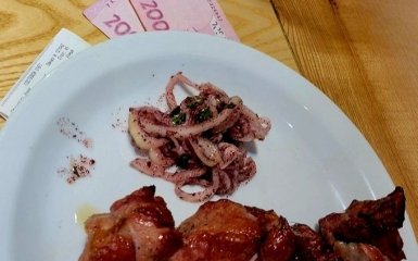 В Херсоне солдаты РФ заказали шашлык в кафе — счет получили автоматной очередью