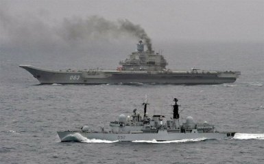 В сети появились новые фото дымящего российского корабля