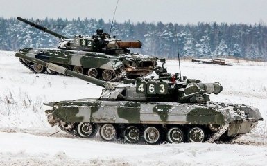 Росія стягнула сотні бойових танків до кордону України: з'явилися фотодокази