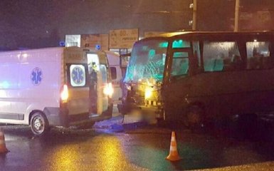 В Хмельницком произошло серьезное ДТП с участием "скорой": появилось видео