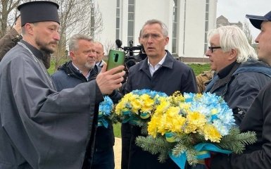 Генсек НАТО Столтенберг посетил Бучу — фото