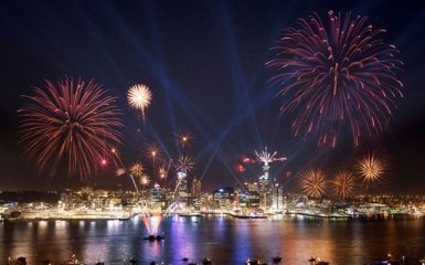 Первая страна мира уже встретила Новый год: появились яркие видео