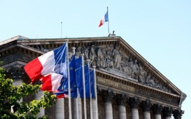 Франція готова заборонити російську нафту