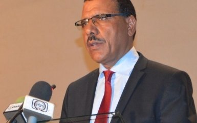 Усунутий від влади президент Нігеру закликає зупинити експансію Росії в Африці