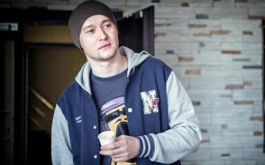 Андрей Хлывнюк повеселил архивным фото с выпускного