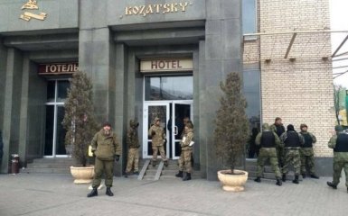 Захватчикам отеля в Киеве пригрозили силовыми действиями, - СМИ