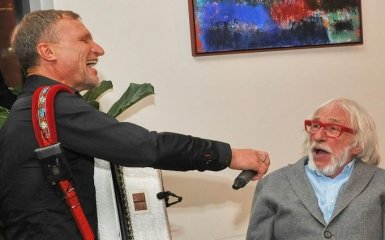 Пьер Ришар помог Скрипке спеть его легендарный хит: опубликовано видео