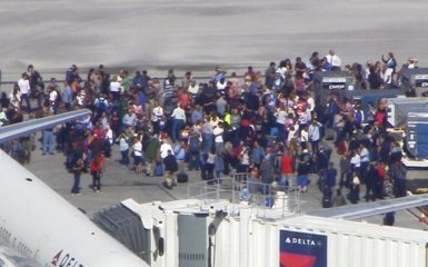 У США в аеропорту сталася стрілянина, є загиблі: з'явилися фото і відео