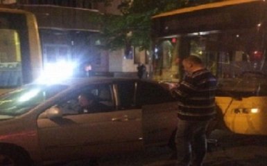 Масштабное ДТП в Киеве: столкнулись 4 автомобиля и троллейбус, есть пострадавшие