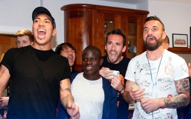 "Королевская сила": футболисты "Лестер Сити" безумно празднуют чемпионство, опубликовано видео