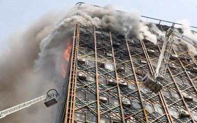 Рухнувший небоскреб в Иране убил десятки людей: появились видео
