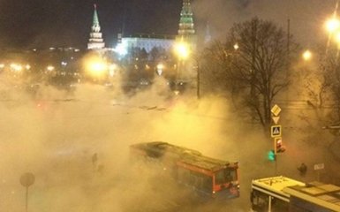 Кремль окутал странный пар: появилось видео и шутки из соцсетей