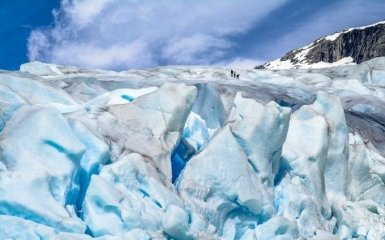 Ученые зафиксировали разрушение старейшего арктического ледника на планете