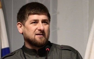 Сеть взорвал Кадыров, появившийся на приеме в шлеме и латах: опубликовано видео