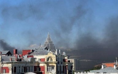 У центрі Москви — масштабна пожежа. Горить елітний готель — відео