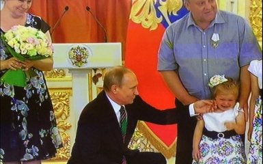 Маленькая девочка расплакалась из-за Путина: опубликованы фото