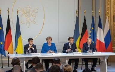 Зеленський хоче терміново зв'язатися з Путіним, Меркель та Макроном