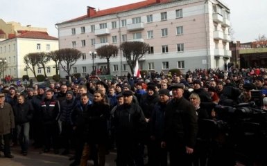 Оппозиционный "марш недармоедов" в Беларуси завершился задержаниями: появились фото и видео