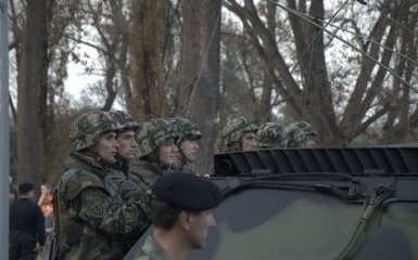 Сербия угрожает ввести войска в Косово накануне выборов