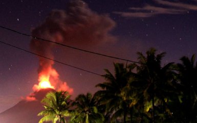 В Індонезії підвищений рівень небезпеки вулкана Сопутан