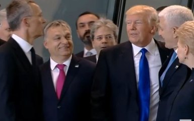 Трамп оттолкнул премьер-министра Черногории на саммите НАТО, но тот не обиделся, появилось видео
