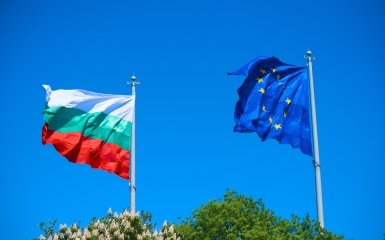 прапор Болгарии и ЕС