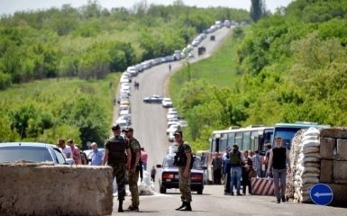 Пропуск за деньги: жители Донбасса возмущены новым беспределом боевиков