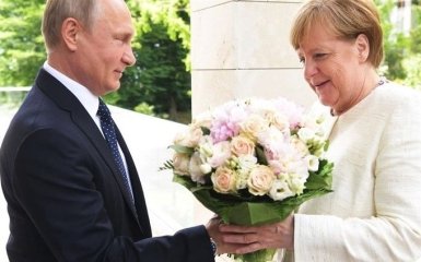 Немецкие СМИ рассказали, как Путин во время встречи оскорбил Меркель