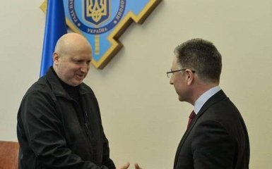 Турчинов и Волкер обсудили санкции против России