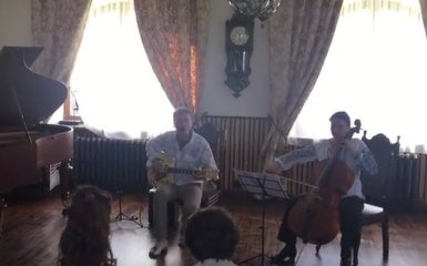 Скрипка сыграл "Любовь" вместе с послом Франции в Украине: опубликовано видео