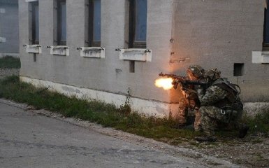 На Донбасі загинув український військовий та поранено цивільного