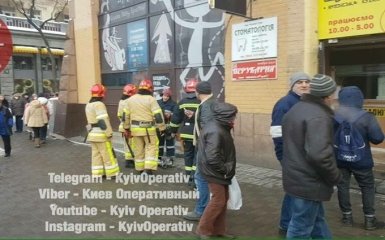 В центре Киева пожар в здании знаменитого рынка: появились фото