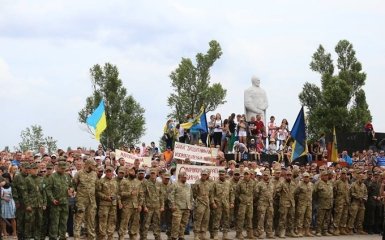 Мариуполь отметил годовщину освобождения от боевиков: опубликованы фото