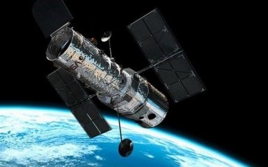 Хаббл сфотографував далеку галактику з таємничою надновою