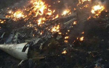 З'явилися фото пасажирського літака, що впав у Пакистані