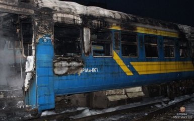В Тернополе загорелся поезд: появились драматичные фото и видео