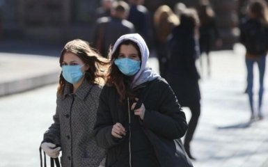 В Киеве запретили ходить по улицам и паркам без масок