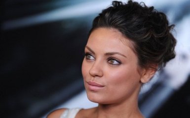 Мила Кунис впервые вышла в свет после рождения сына: опубликованы фото