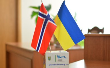Флаги УКраины и Норвегии