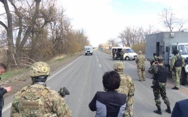 Боевики ДНР передали Украине 14 пленных: появились фото