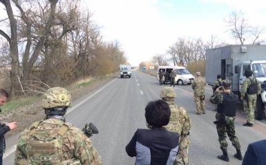 Боевики ДНР передали Украине 14 пленных: появились фото