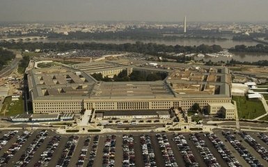 Трамп неожиданно уволил главу Пентагона: что случилось
